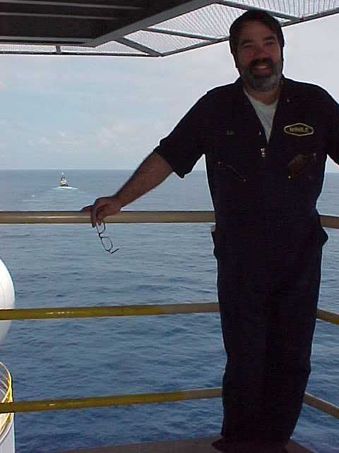 //i1236.photobucket.com/albums/ff452/deckofficer/Offshore%20drilling/MVC-793F.jpg)