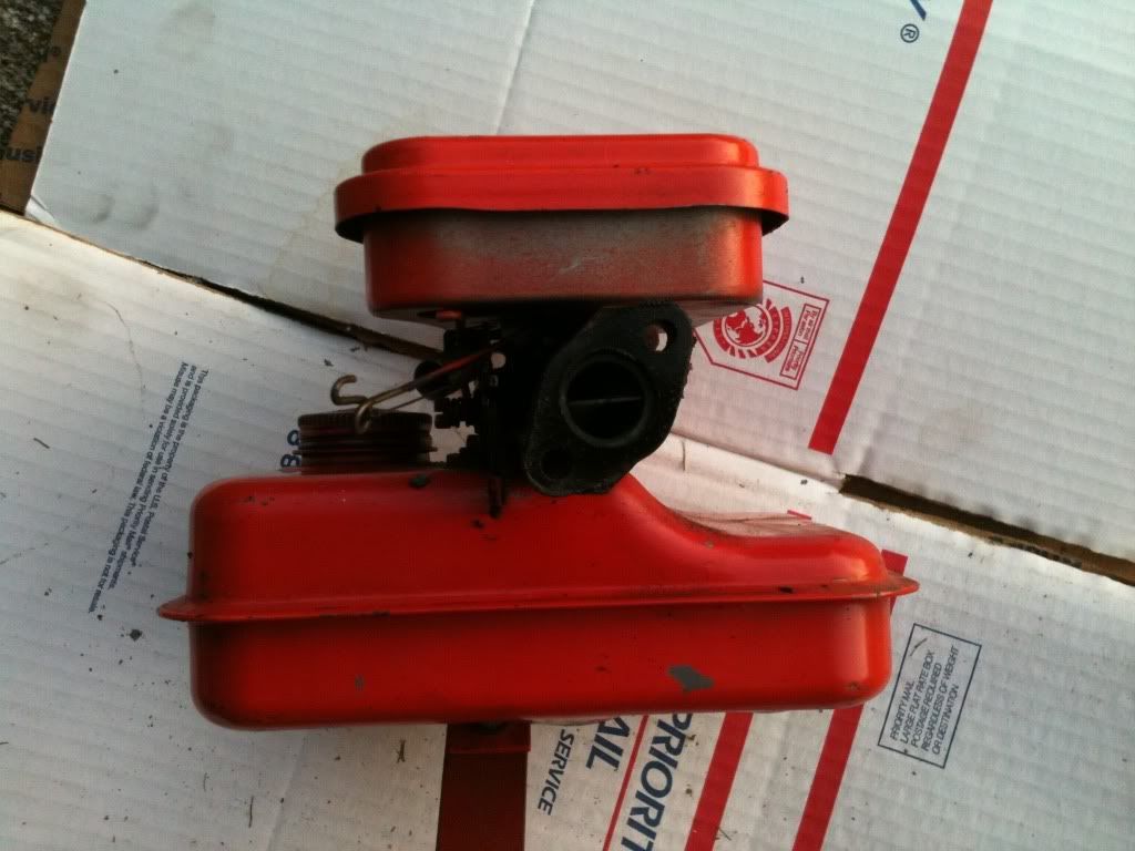 Vintage 2.5 HP Briggs & Stratton Carbuertor Carb and Gas ... briggs amp stratton fuel filter 