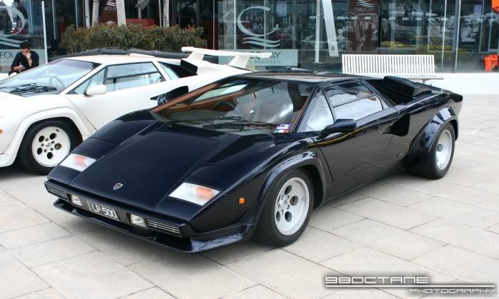 md_Lamborghini_Countach_500_S_-_front_left_Docklands_Vic_19_April_09.jpg